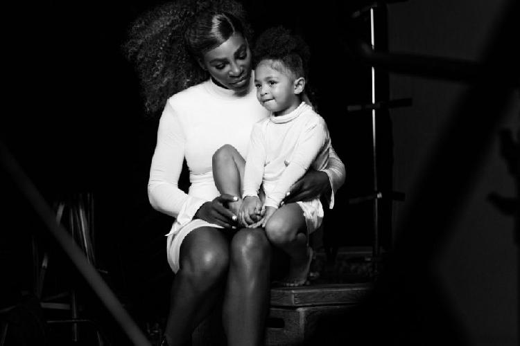 Serena Williams lanza tierna campaña junto a su hija (VIDEO)