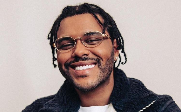 F MINA Le Llueven Burlas A The Weeknd Por Usar Este Atuendo VIDEO 