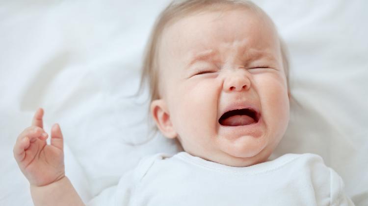 Dejar a tu bebé llorando para que 'aprenda' a dormir toda la noche no es bueno