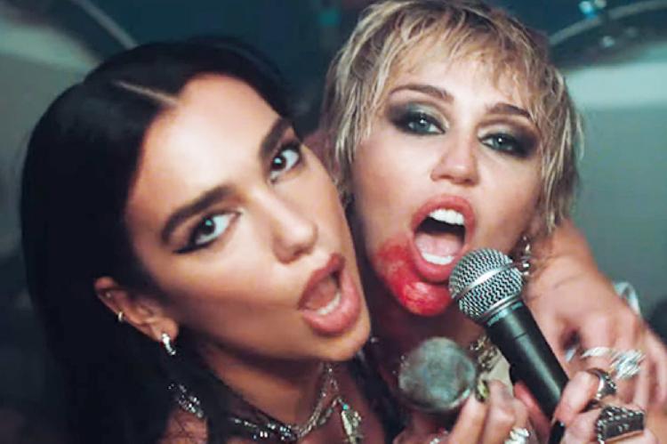 Sin censura, así es el nuevo video de Dua Lipa y Miley Cyrus